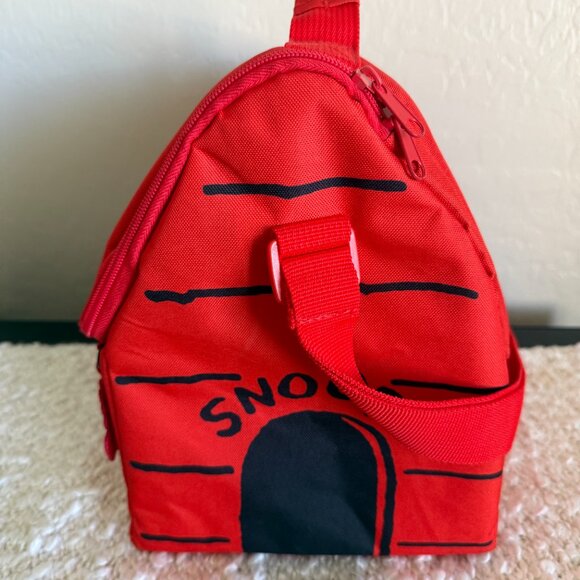 Snoopy's House 16-Can Lunch Pail - Picture 2 of 5